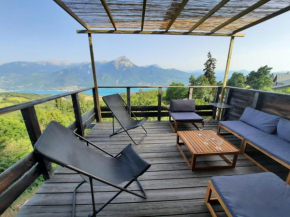Chalet bioclimatique avec vue sur le lac de Serre Ponçon
